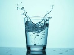 ¿Por qué los cubitos de hielo crujen en el agua de un vaso ? ¿Por qué los cubitos de hielo crujen en el agua de un vaso ?